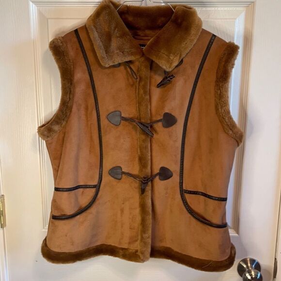 Bernado faux suede and fur vest sz L - Picture 1 of 6